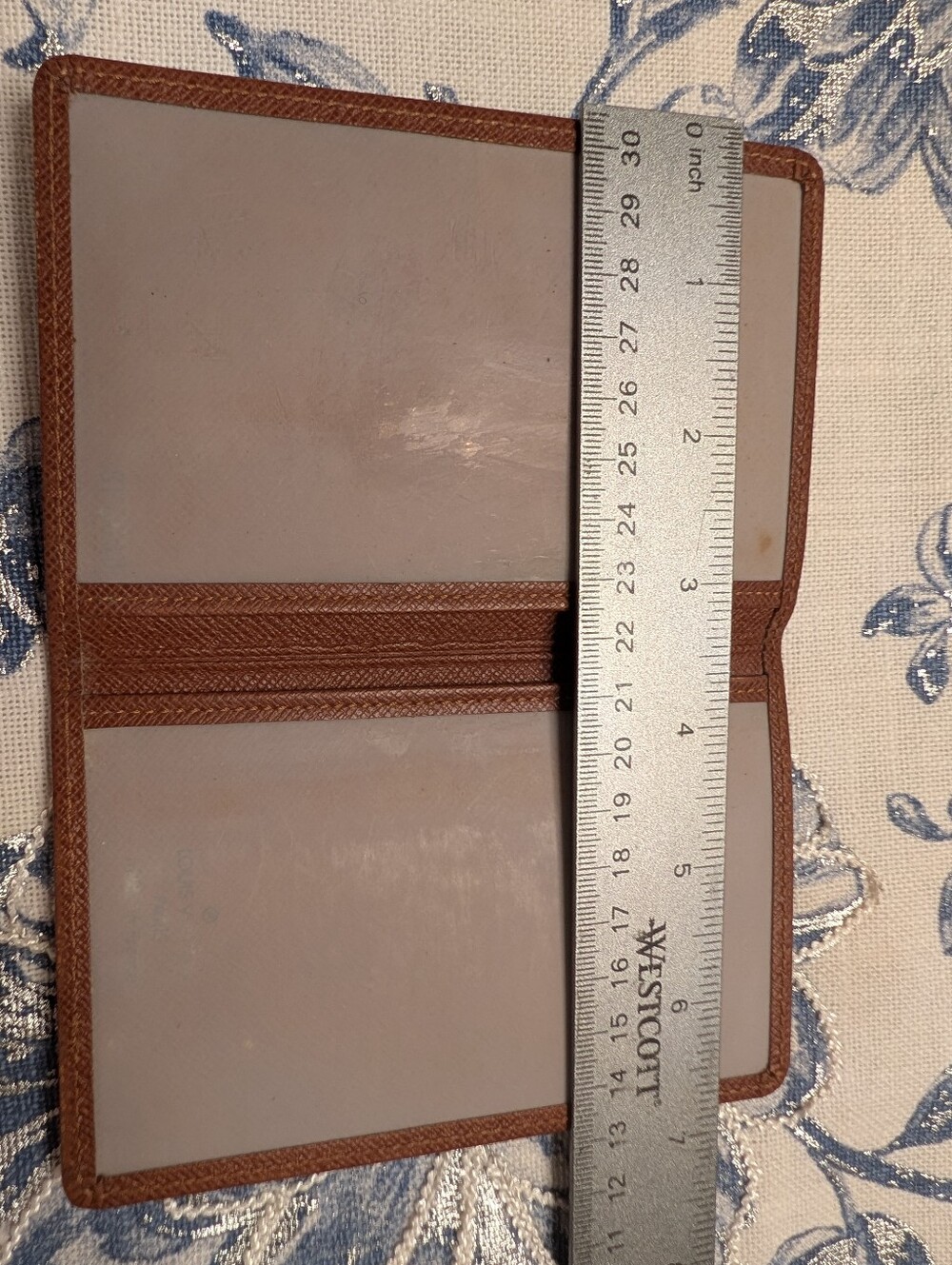 Authentic Vintage Louis Vuitton Taiga Leather ID/Photo Holder In Brown Unisex - Picture 8 of 12